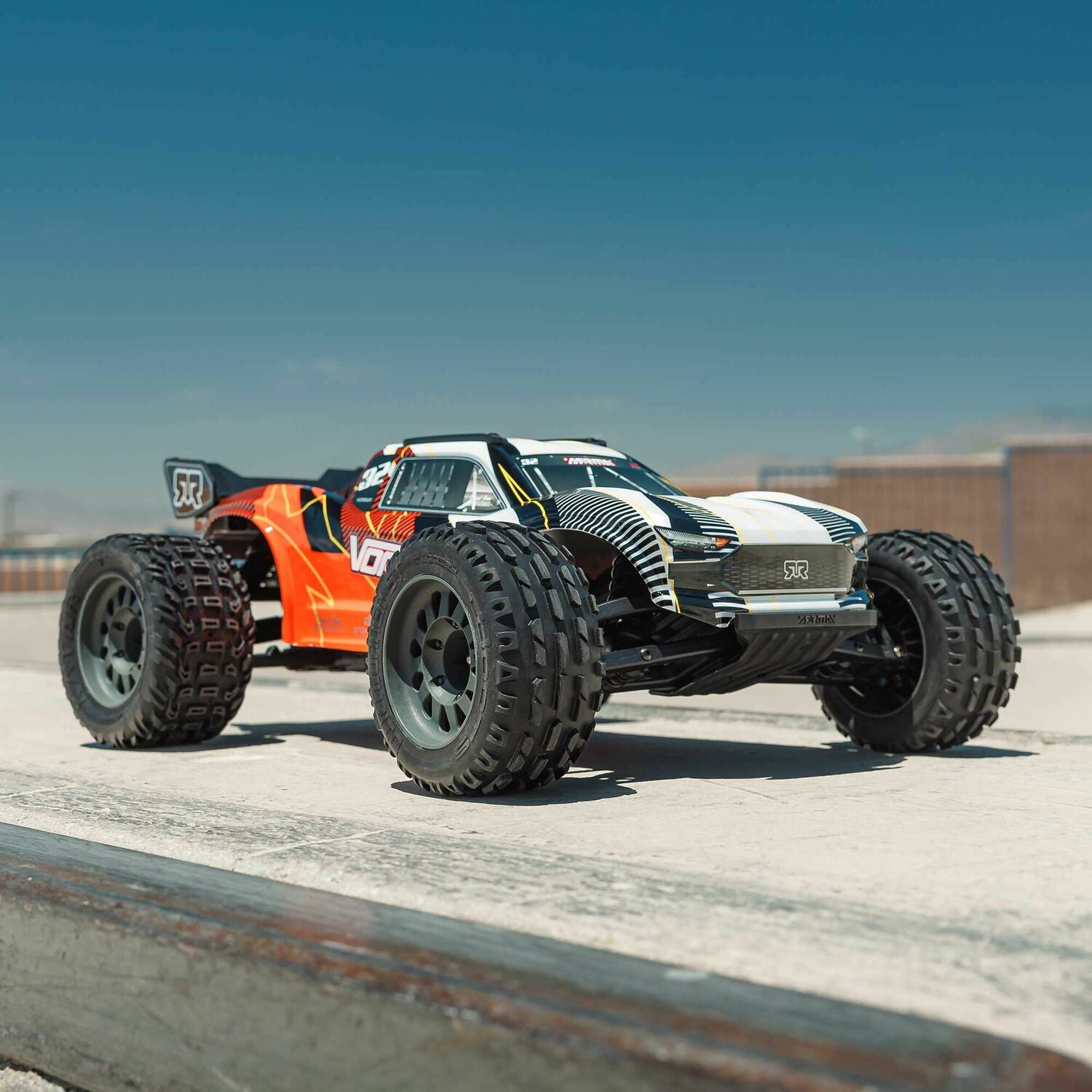 1/10 VORTEKS MEGA 550 2WD Stadium Truck RTR with Battery & Charger, Orange